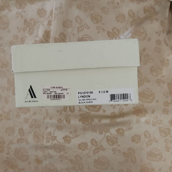 Ava & Aiden T-Strap Suede Pumps EUC - Picture 4 of 5